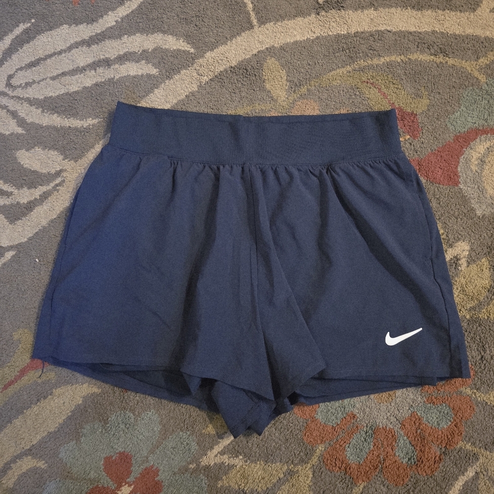 Nike Womens Navy Athletic Shorts with pockets & built in bike shorts  EUC size L